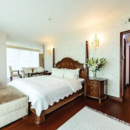 Elite World Taksim 5*